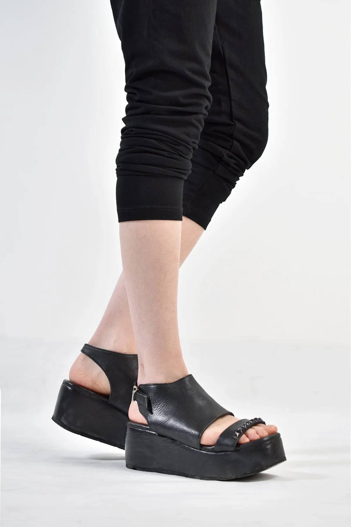 1801-BO04 Black Metal Sandal PMD