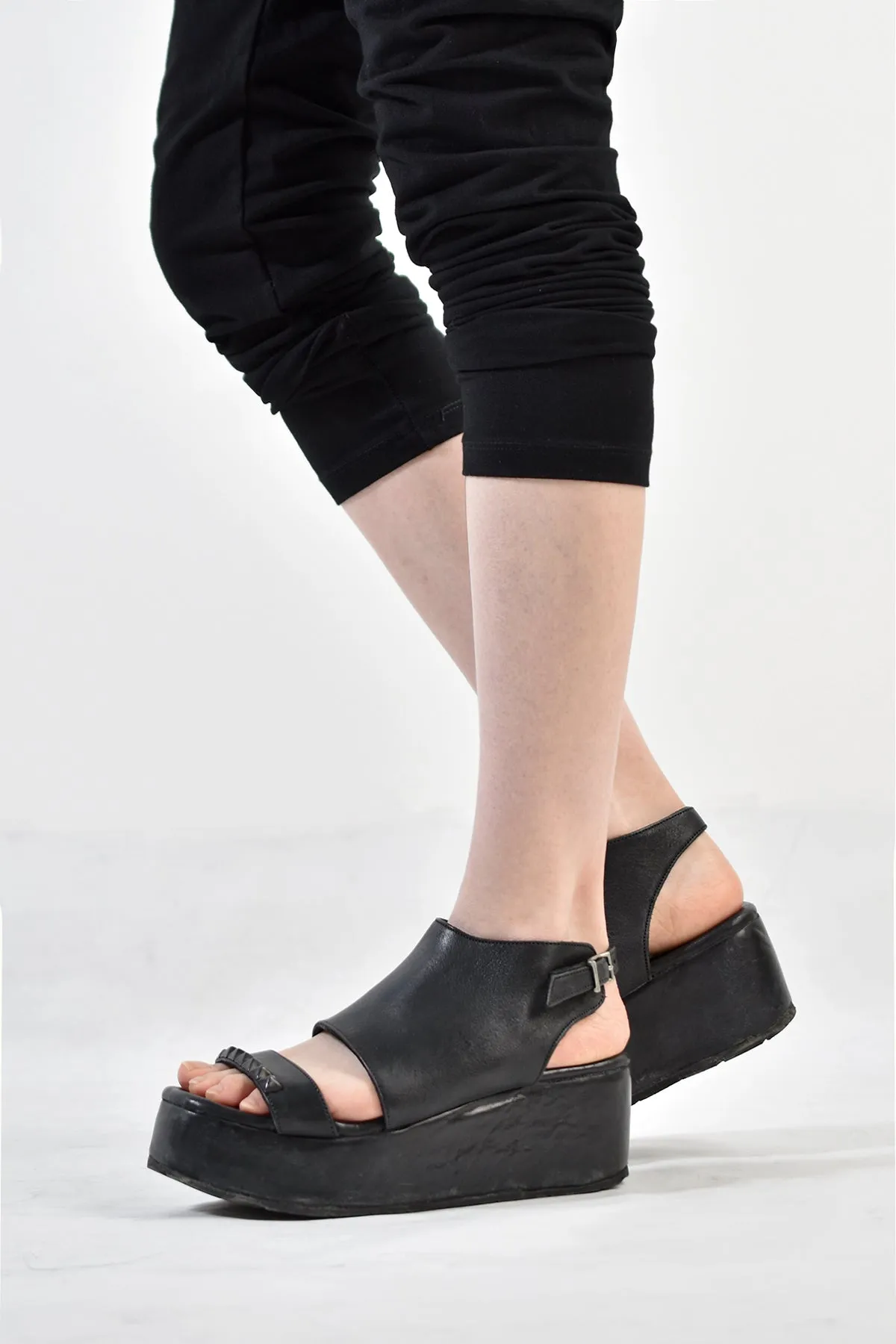 1801-BO04 Black Metal Sandal PMD