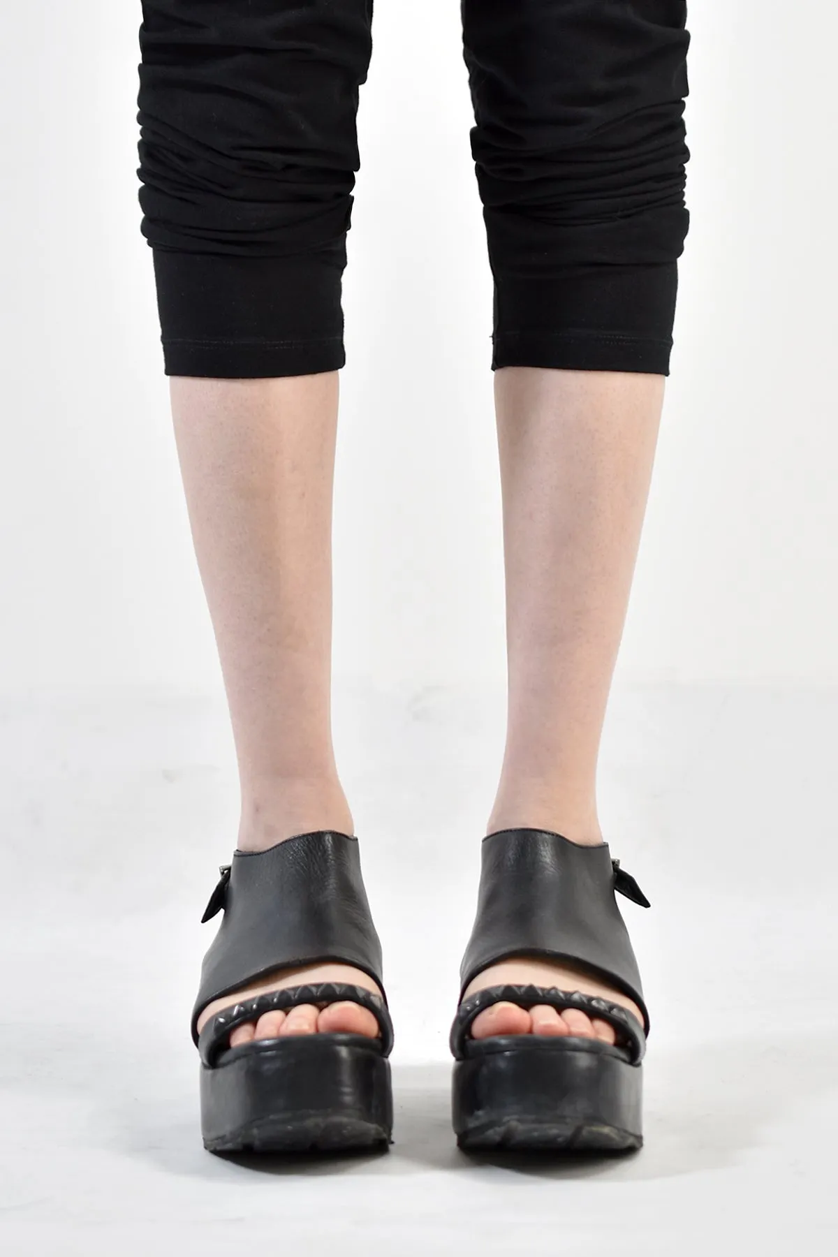 1801-BO04 Black Metal Sandal PMD