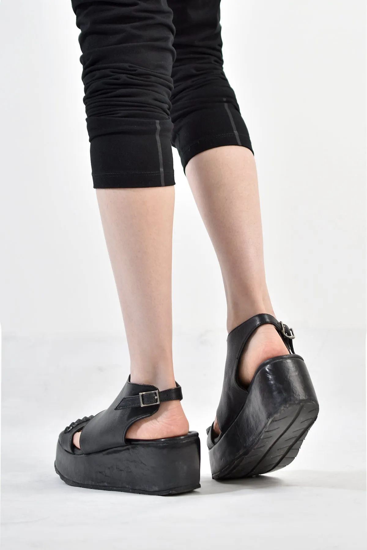 1801-BO04 Black Metal Sandal PMD