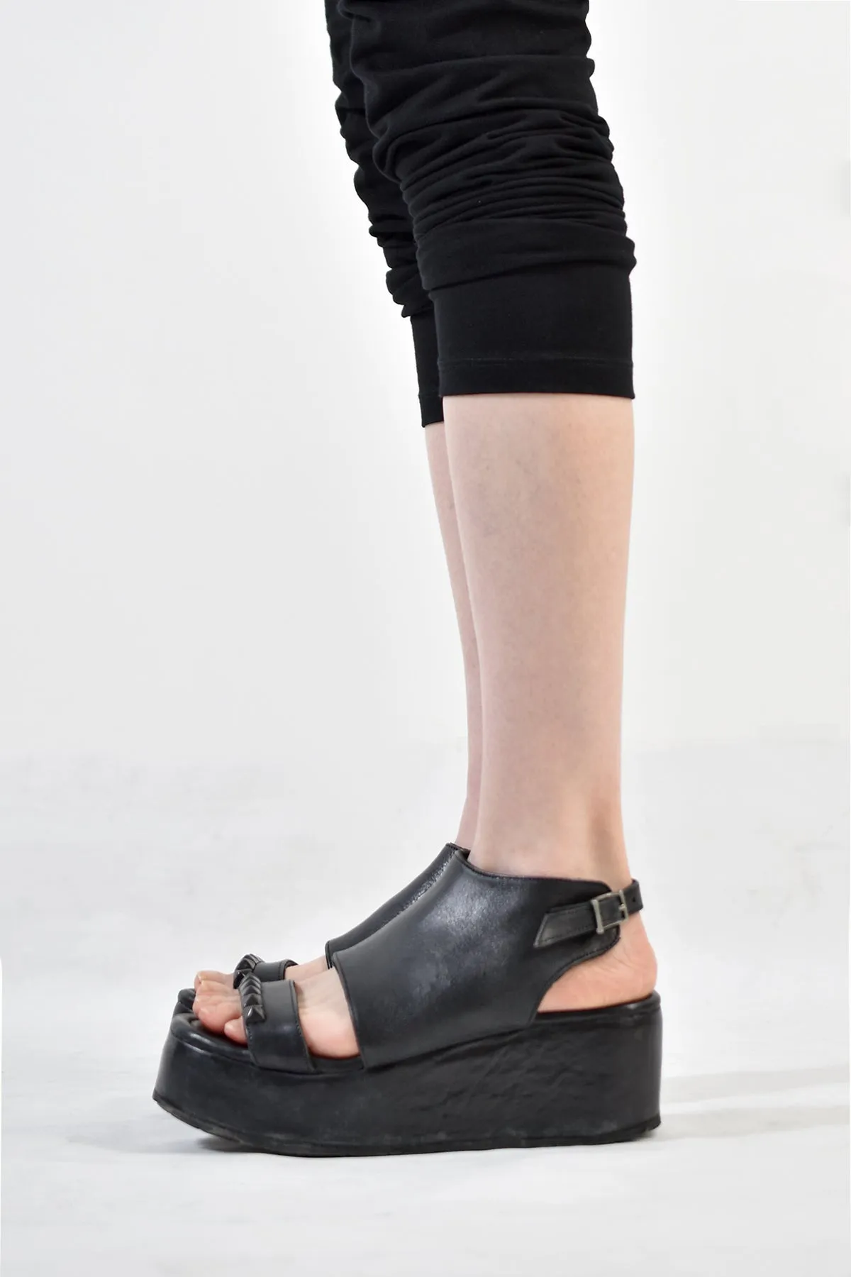 1801-BO04 Black Metal Sandal PMD