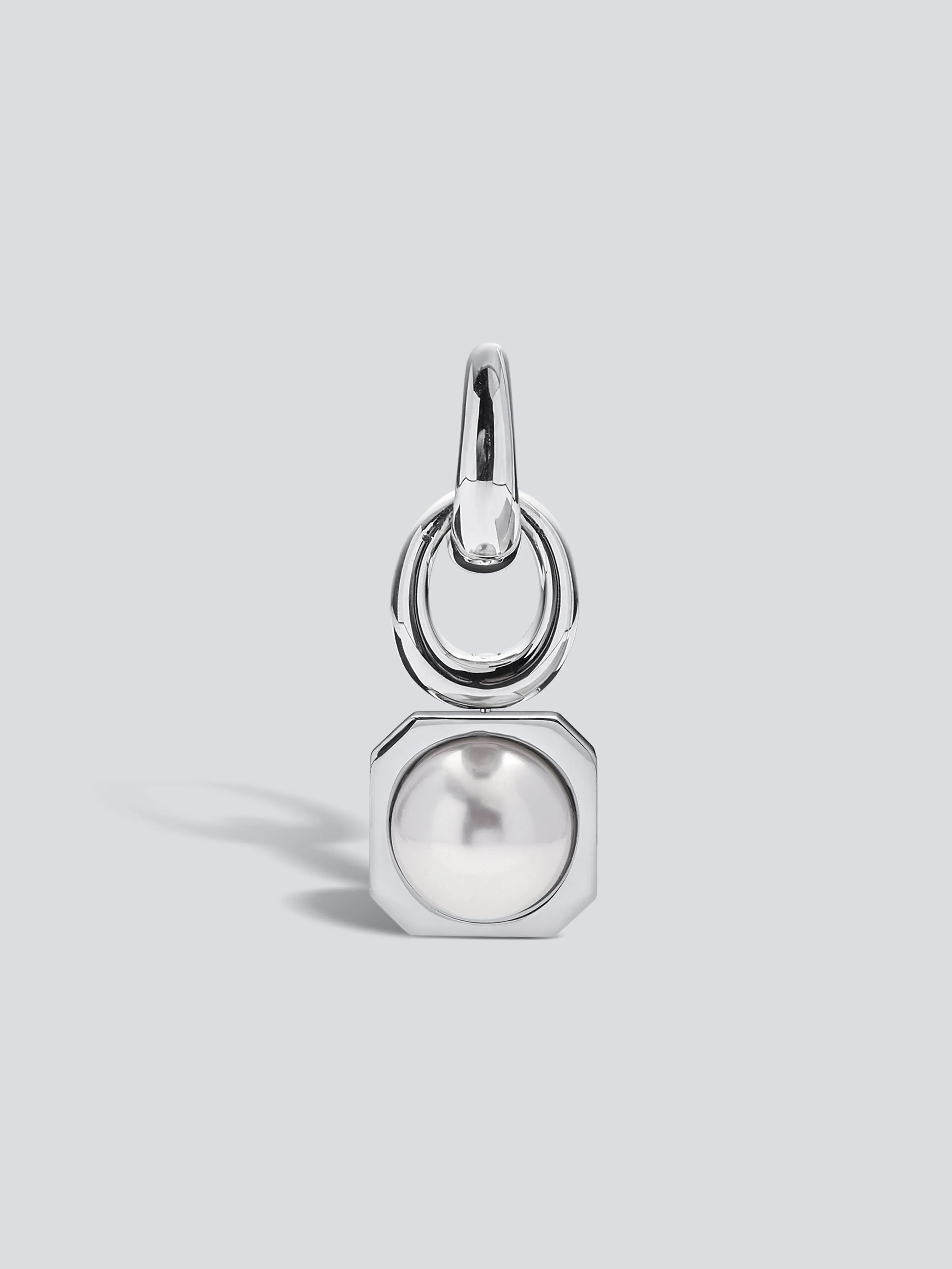 Gem Clasp Pearl Oval Earring